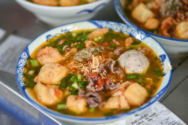 Bún riêu Trần Xuân Soạn: độc, lạ và xuất sắc