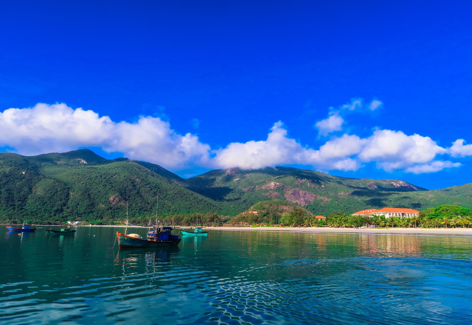  CÔN ĐẢO – THIÊN ĐƯỜNG BIỂN XANH GIỮA ĐẠI DƯƠNG 