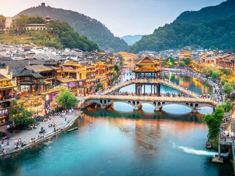 Phượng Hoàng Cổ Trấn – Vẻ đẹp trầm mặc bên dòng Đà Giang