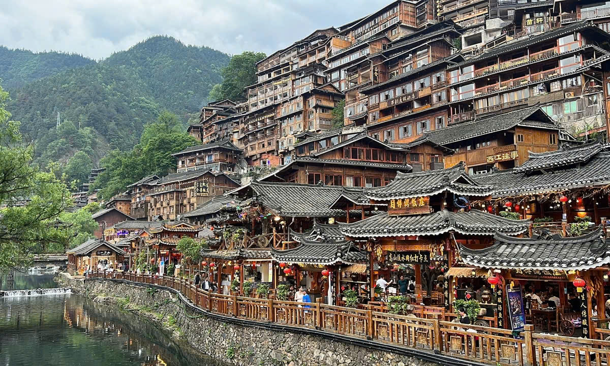 Quý Châu (Trung Quốc) gây chú ý với cảnh quan hùng vĩ và văn hóa bản địa độc đáo
